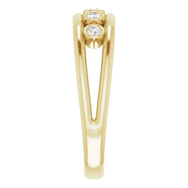 Negative Space women Diamond Ring 14K Yellow Gold details showing sides of the ring