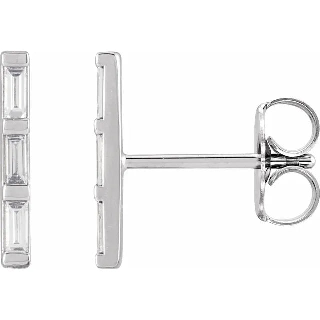 1/8 women diamond earring 14k white gold showing post