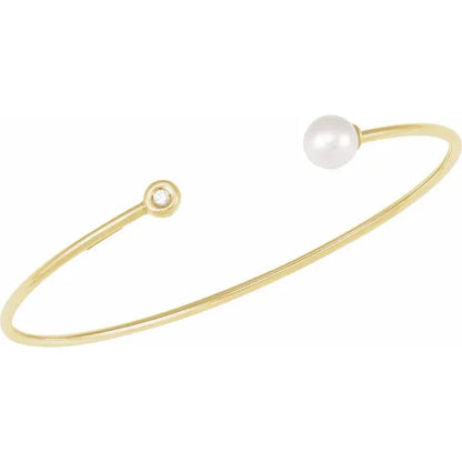 pearl bracelet with diamond stone details 