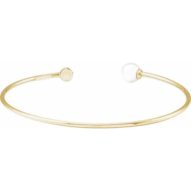 pearl bracelet with diamond stone details 14k Yellow Gold